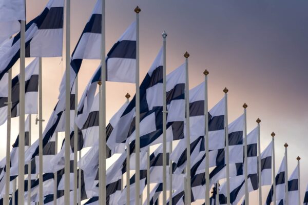 La bandera de Finlandia: aspecto, historia y significado